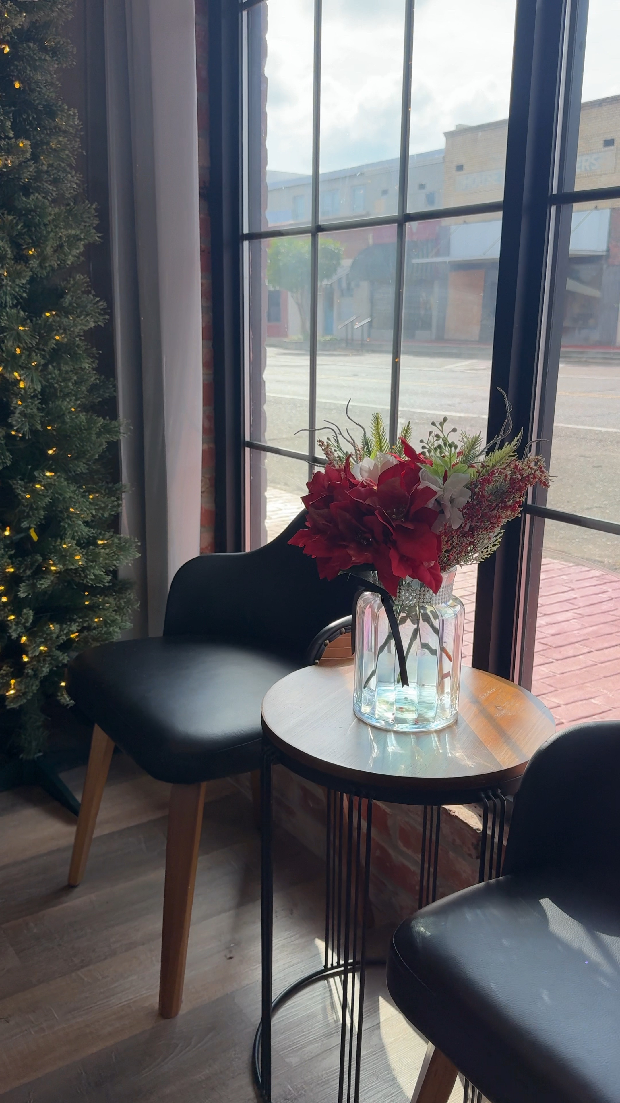 New floral arrangement for Christmas 🎄♥️

#LTKHoliday #LTKSeasonal #LTKHome