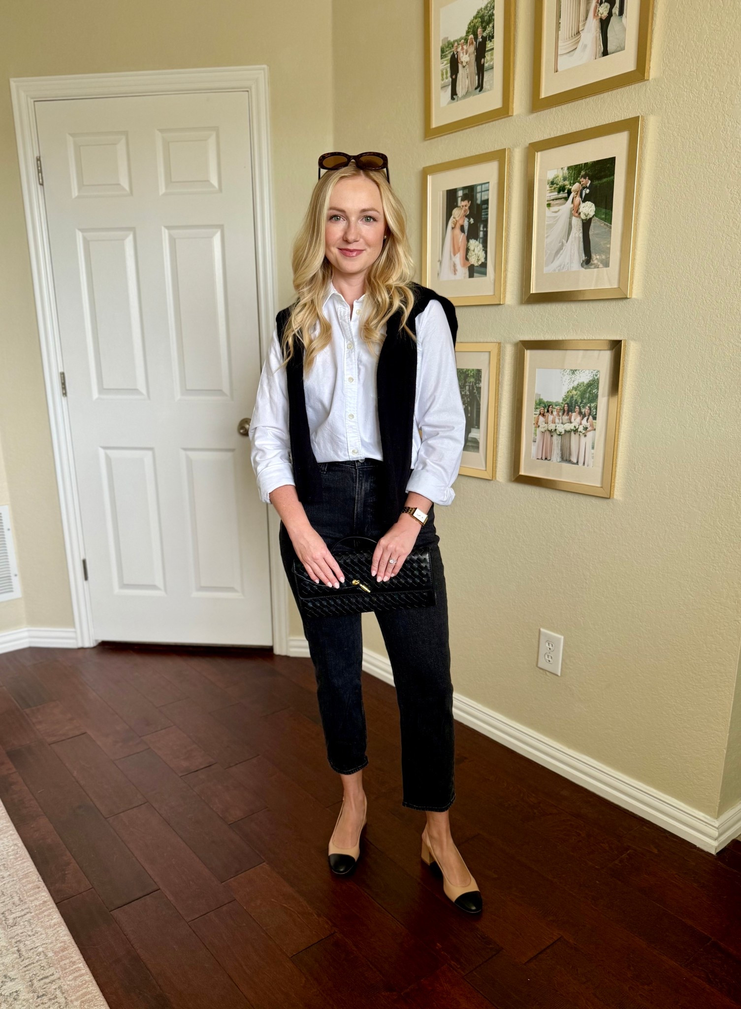 Fall capsule wardrobe outfit idea! Can never go wrong with black and white! Wearing an XS in top, 26S in jeans 

#LTKPetite #LTKStyleTip #LTKSeasonal