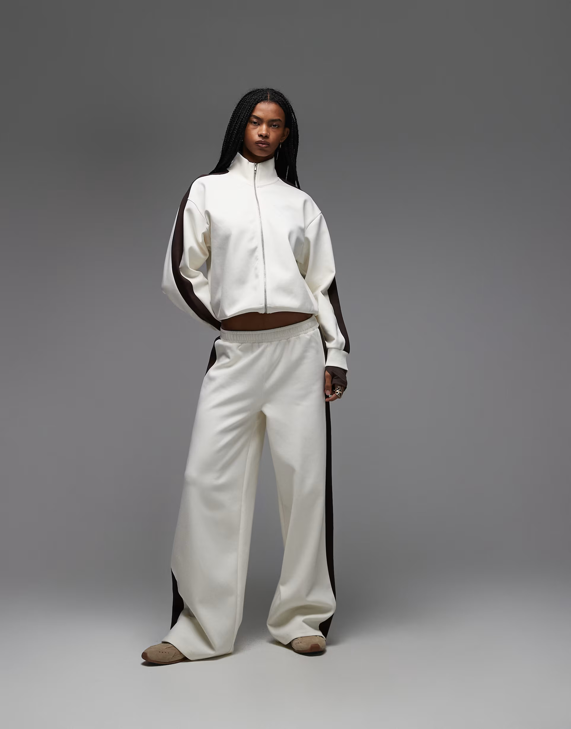 ASOS DESIGN - Vest met interlocknaden en rits in crème en contrasterende bies in chocoladebruin,... | ASOS (Global)