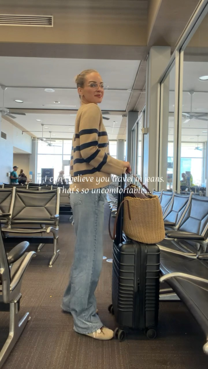 Travel OOTD - the comfiest pair of jeans 🤭

#LTKootd #LTKdayinmylife #LTKTravel