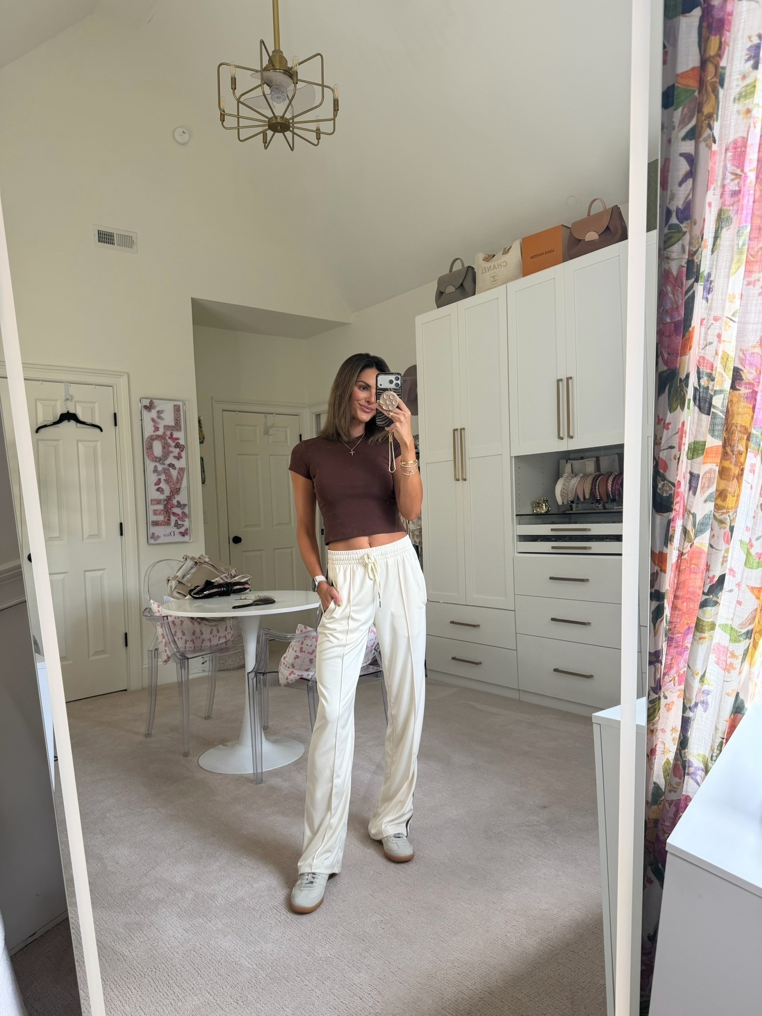 Recent travel outfit 🤎 all from Amazon! Wearing size XS in the top and size small 32 in seam in the pants!

fall outfits women, Amazon fashion, track pants, chocolate brown, Katy Harrell

#LTKTravel #LTKootd