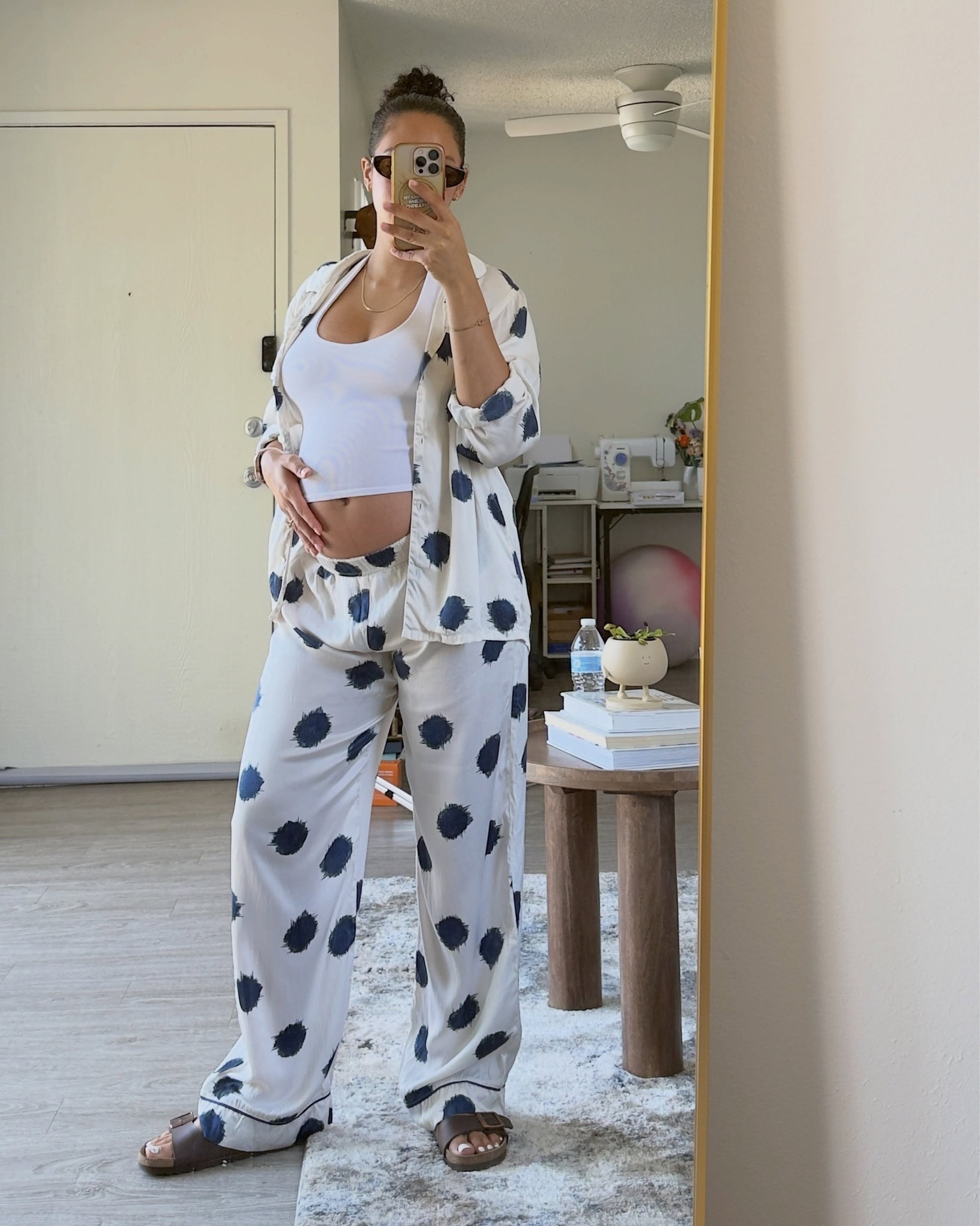 Living in my @eberjey silk pjs this whole pregnancy - super vintage - alternating between food and naps 
@birkenstock  are a must 💓

#eberjeypjs #cashmereblvd #pregnancyjourney #ootd #ootn