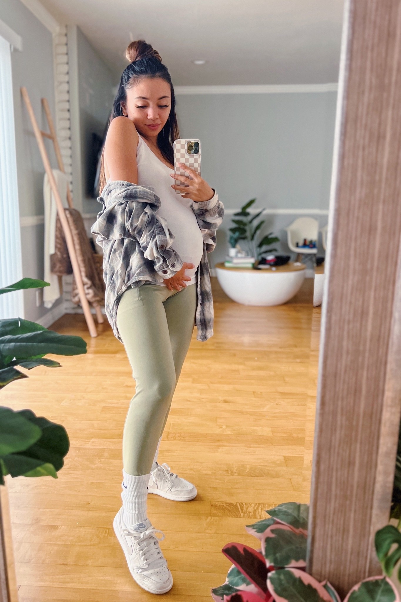 Flannel and Leggings type day 💚 


Flannel, leggings outfit, Nike crew socks, Jordan 1 low, Neutral, checkered print, pregnancy outfit ideas, comfy style 

#LTKbump #LTKshoecrush #LTKstyletip