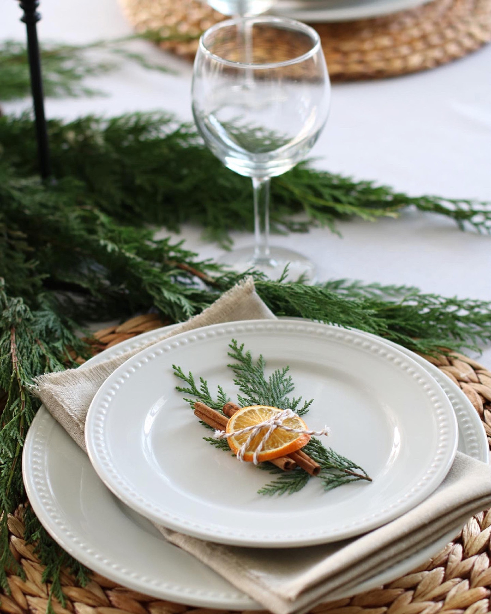 Simple Christmas Table Setting🌲

#LTKHoliday #LTKhome #LTKSeasonal