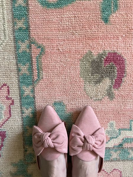 Pretty in pink mules for fall. 🎀



Bow pink shoes grand millennial fall fashion

#LTKFind #LTKstyletip #LTKsalealert