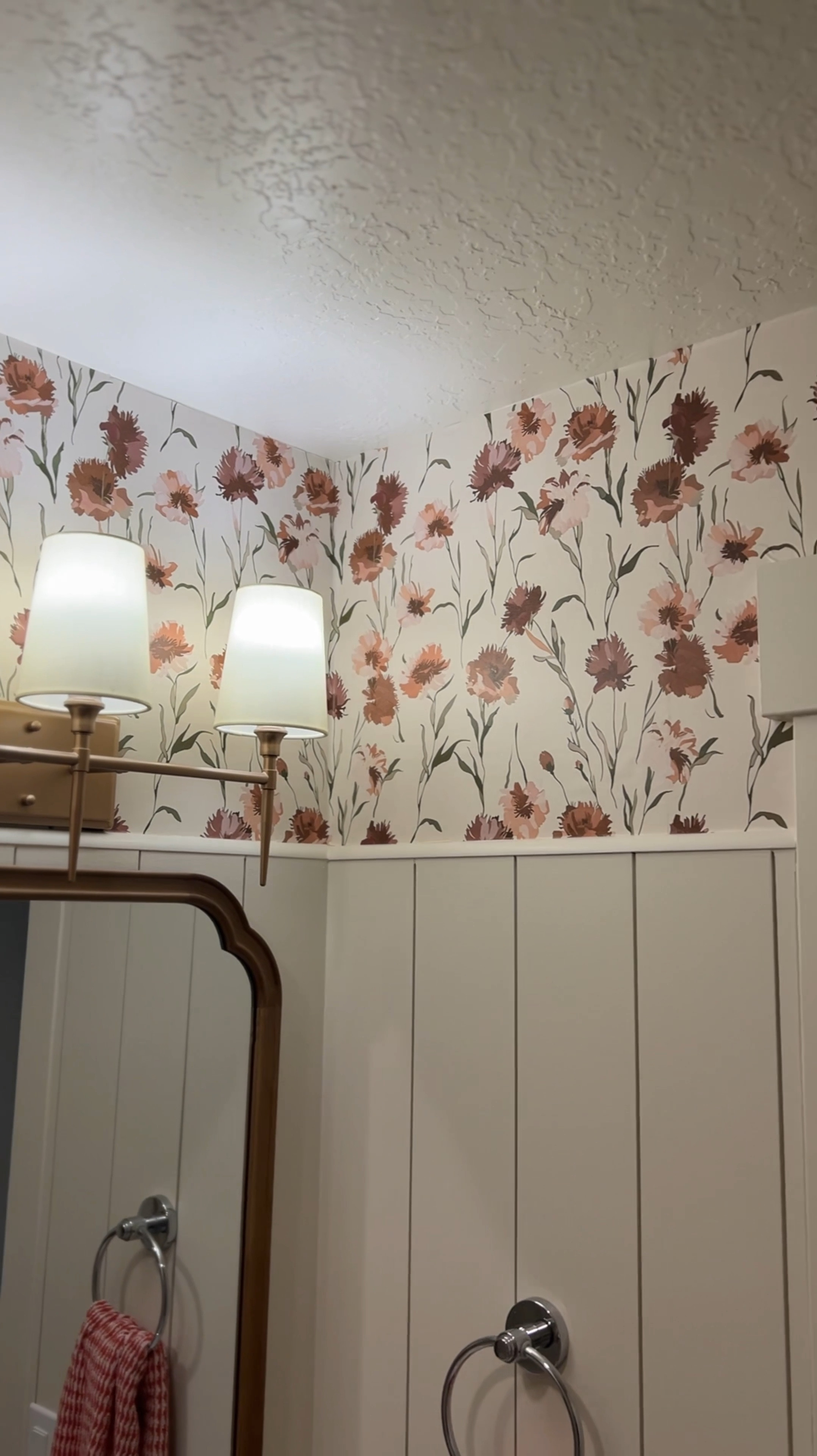 This adorable wallpaper gives all the vintage vibes! 

#LTKGiftGuide #LTKHome #LTKSeasonal