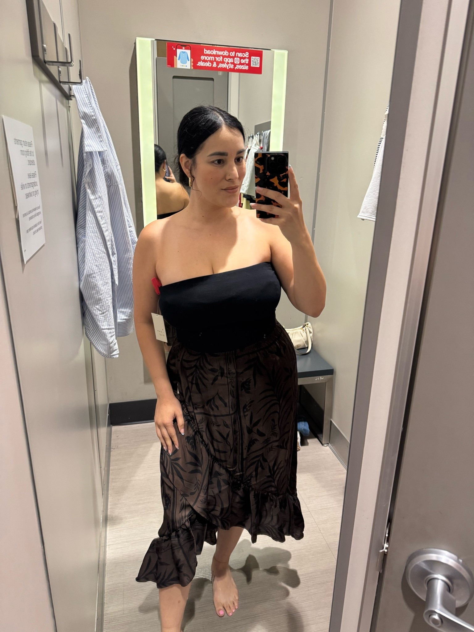 A black tube top and flowy midi skirt is one of my favorite elevated summer combos. Comfortable, chic, and looks way more expensive than it is.

Sizing Deets👇🏽
Top // M
Skirt // M

#LTKootd