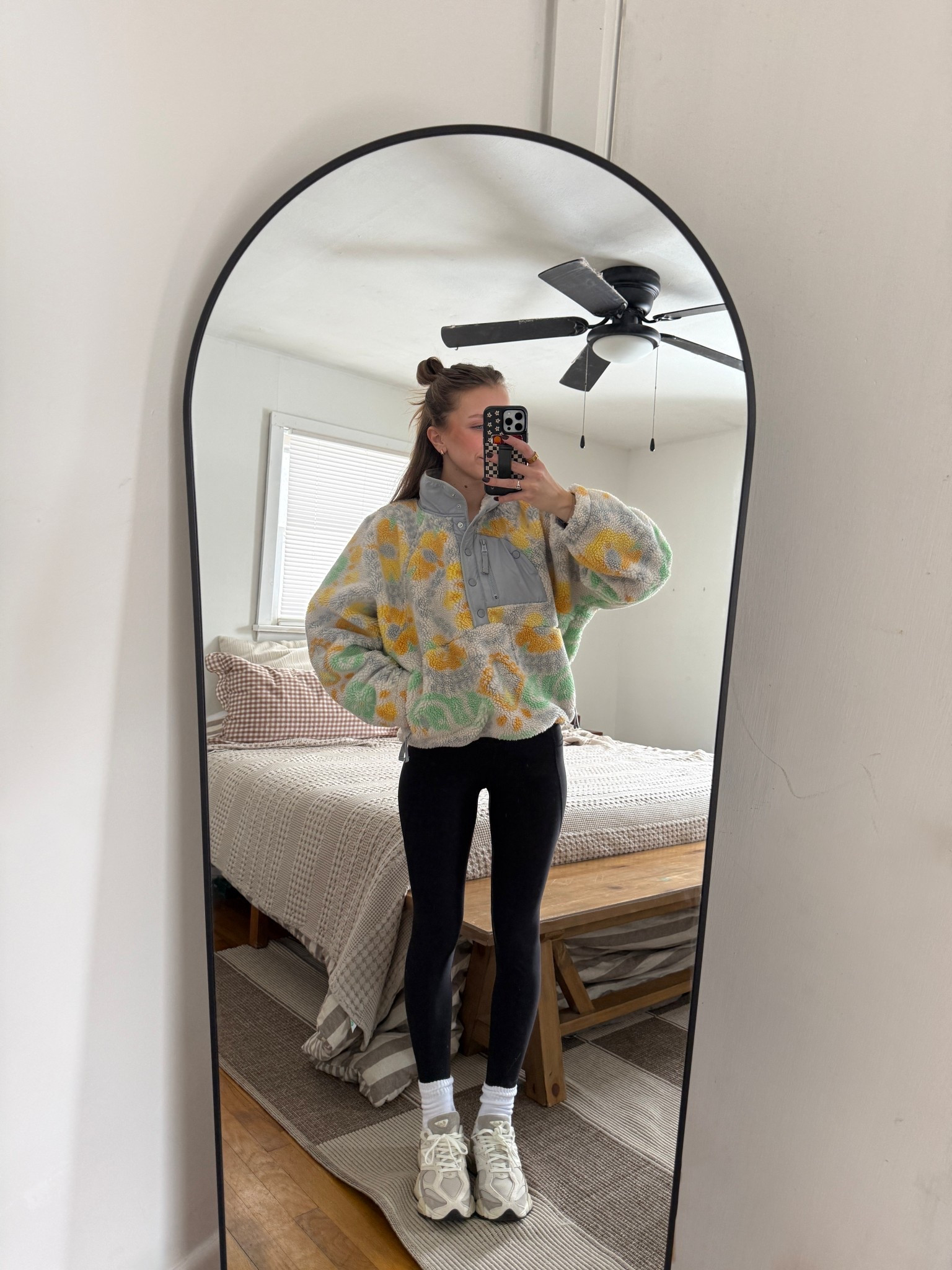 Coziest fleece #freepeople #freepeoplefleece #winteroutfit #newbalance9060

#LTKgrwm #LTKootd #LTKmomlife