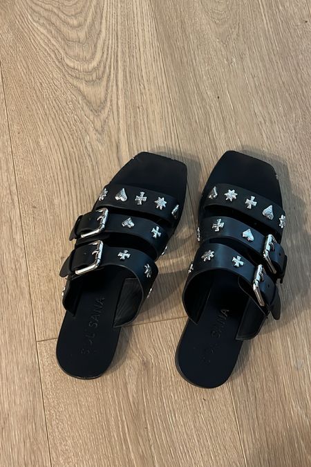 Love these sandals!! Code: Happy20