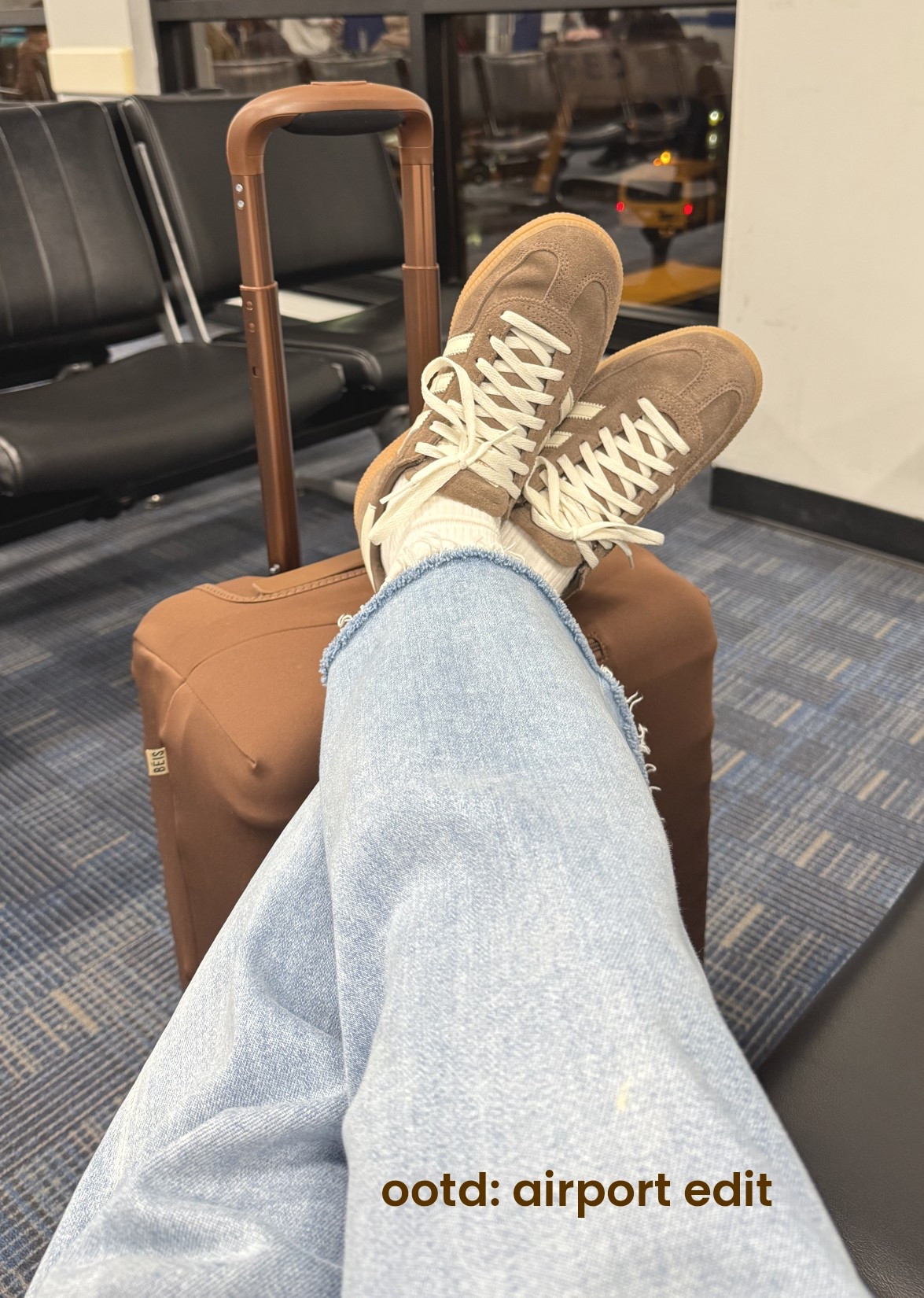 Airport outfit:

Paige Wide Legs Jeans
Adidas Spezial Brown
White Socks
BÉIS Travel luggage 

Not pictured:
Nordstrom white long sleeve shirt
Billabong green quilted jacket


#LTKdayinmylife #LTKgrwm #LTKootd