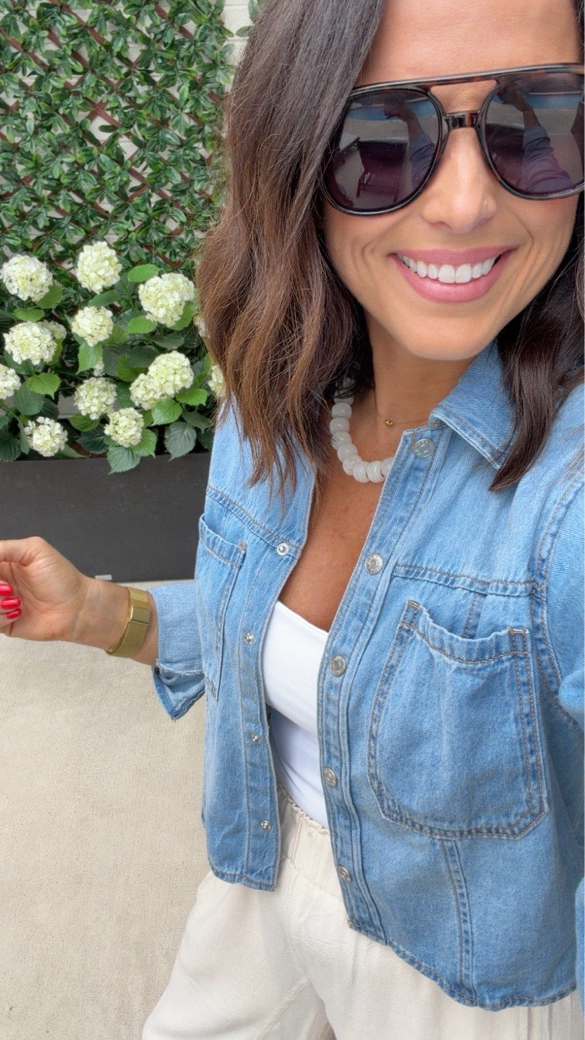 Obsessed with this denim button-up! 💙 It’s lightweight enough to wear now and will be one of those pieces you’ll reach for all fall. Layer it over tanks, dresses, or wear it buttoned up—so many ways to style it.

#walmartfashion #walmartfinds #walmartstyle #walmartnewarrivals #affordablefashion #budgetstyle #denimshirt #denimstyle #everydaystyle #casualoutfit #falltransition #capsulewardrobe #ltkstyle #ltkfashion #ootd #styleinspo #fashionfinds #momstyle #everydayoutfit #wearitloveit