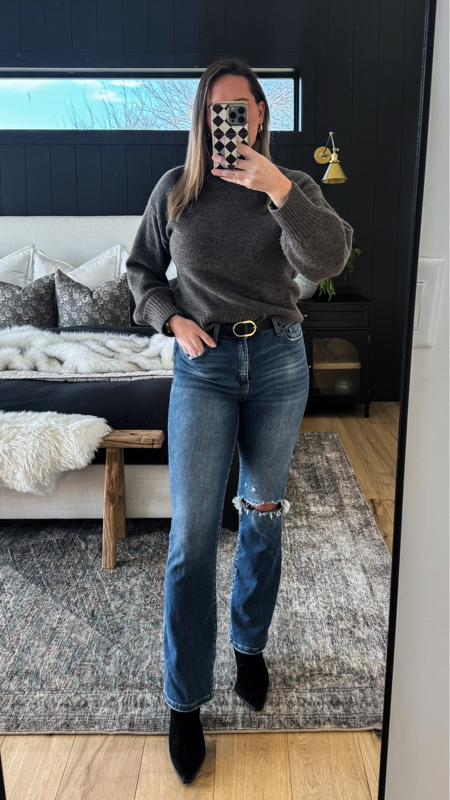 This cozy yet polished look from Vici is perfect for a casual day at home or…