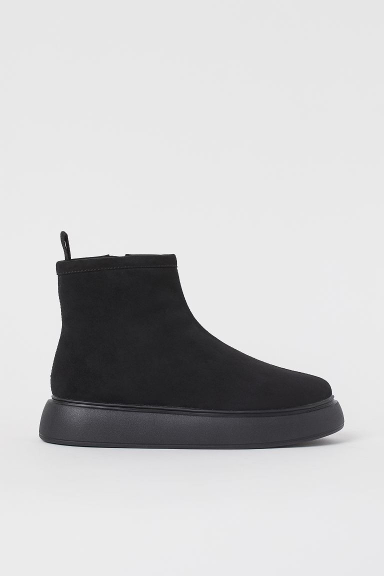 Warm gefütterte, knöchelhohe Boots in Velourslederimitat aus teilweise recyceltem Polyester. Mi... | H&M (DE, AT, CH, NL, FI)