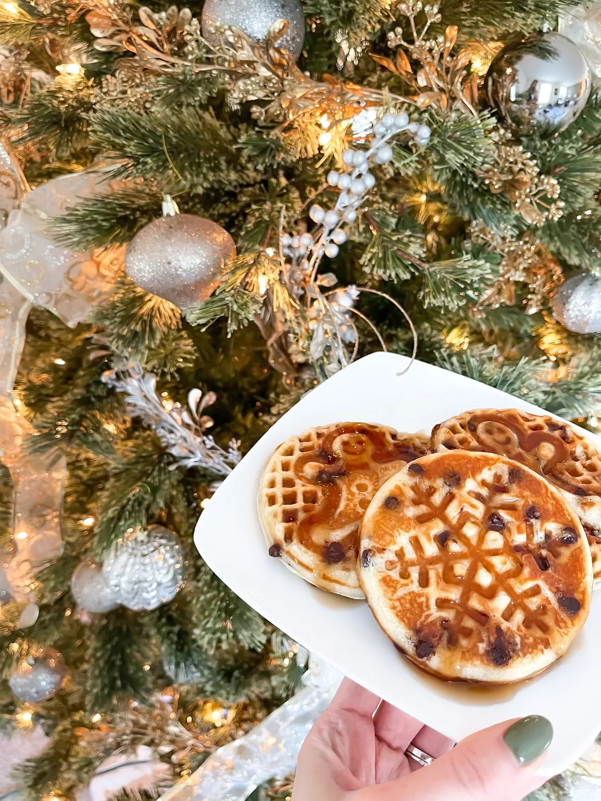Dash Christmas Tree Mini Waffle Maker
