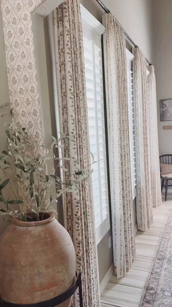 The entryway was a fun little refresh that took some time to put together but is now complete. These gorgeous curtains from the @brextoncoleinteriors collection and @twopagescurtains really tied the space together and their beautiful design and  antique light black color are the perfect combo! A vision that truly came to life. 

Curtain: Grand Millennial 
Color: antique light black 
Header: Pinch Pleat
Lining: unlined 

#twopageshome #thewildwoodloom #twopagesxbrextoncole #curtains #entryway