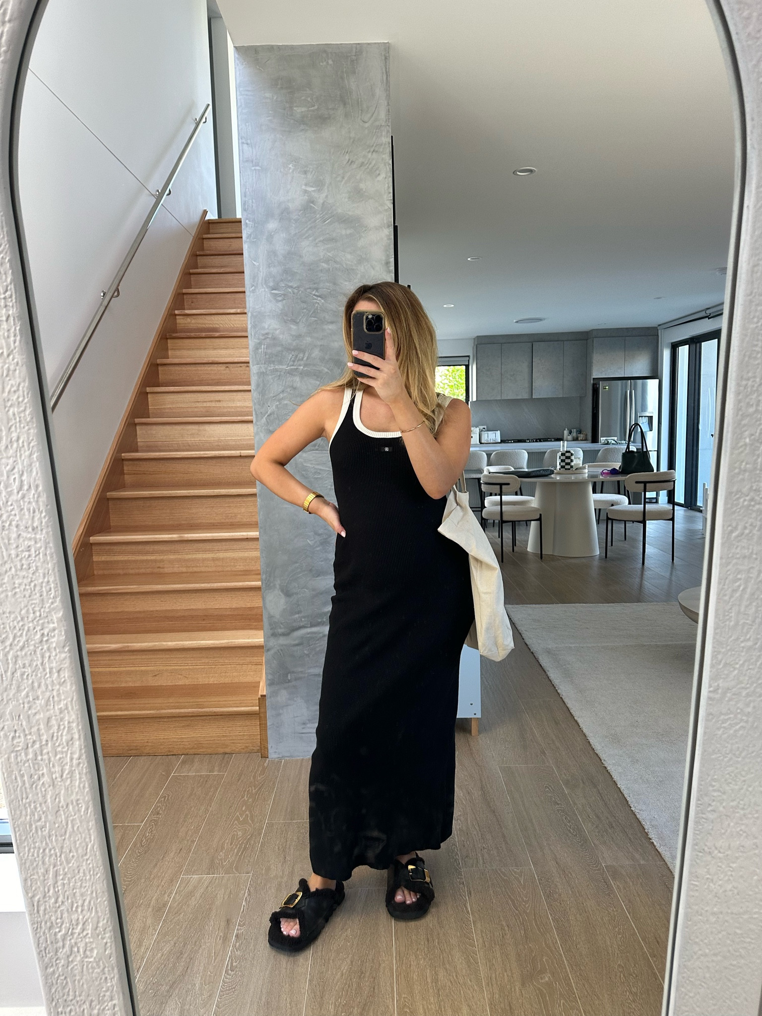 I wear size 10 in this dress (currently 26 weeks preg) 