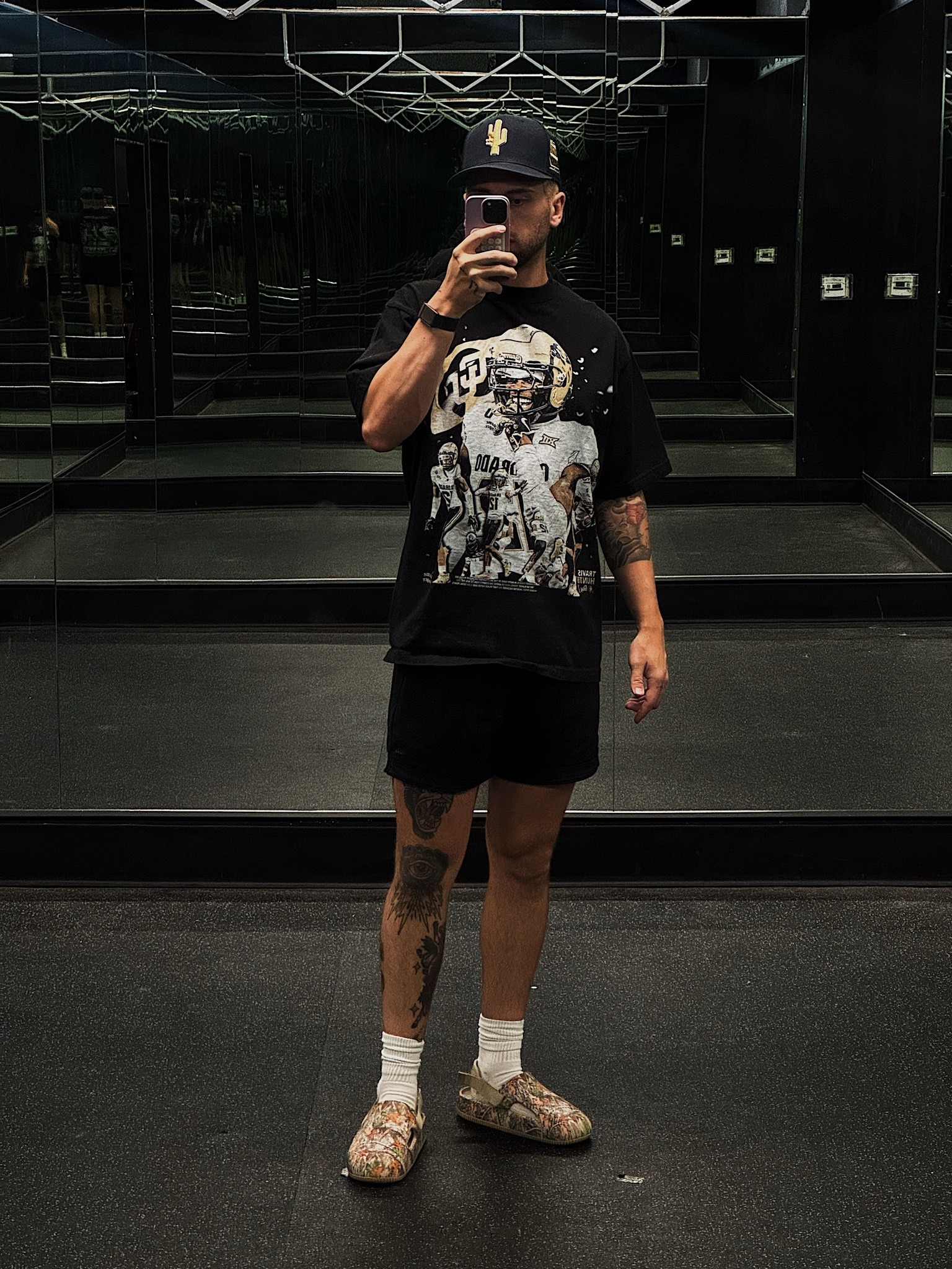 Buffs energy all day 🖤💛 Keeping it clean and casual.
#ColoradoBuffs #StreetStyle #GymFit #CasualVibes #MonochromeMood 

#LTKMens #LTKActive #LTKSeasonal