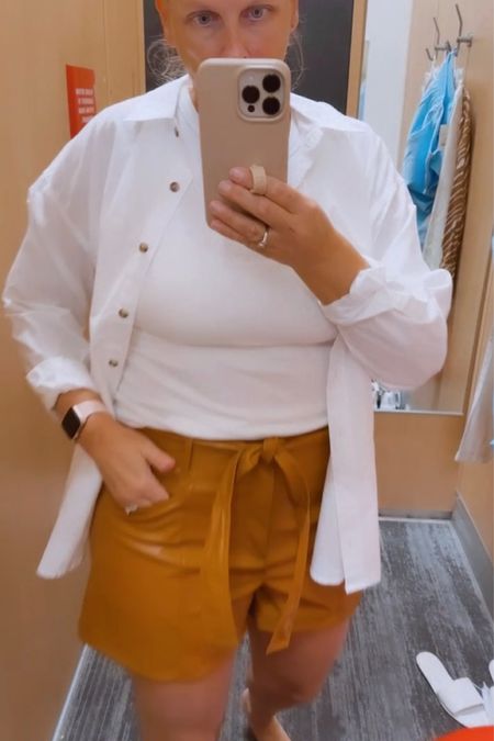 I’m in love with these leather shorts for Spring 
#springoutfit 


#LTKstyletip #LTKunder50 #LTKFind