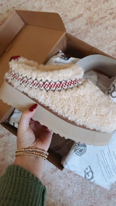 Finally got my hands on the new UGG Tazz braid slippers 😍 

#LTKshoecrush #LTKstyletip #LTKSeasonal