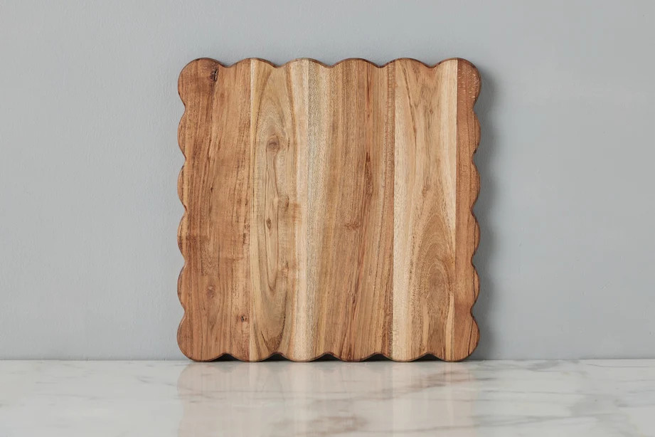 Scalloped Cutting Board, Medium Square | etúHOME