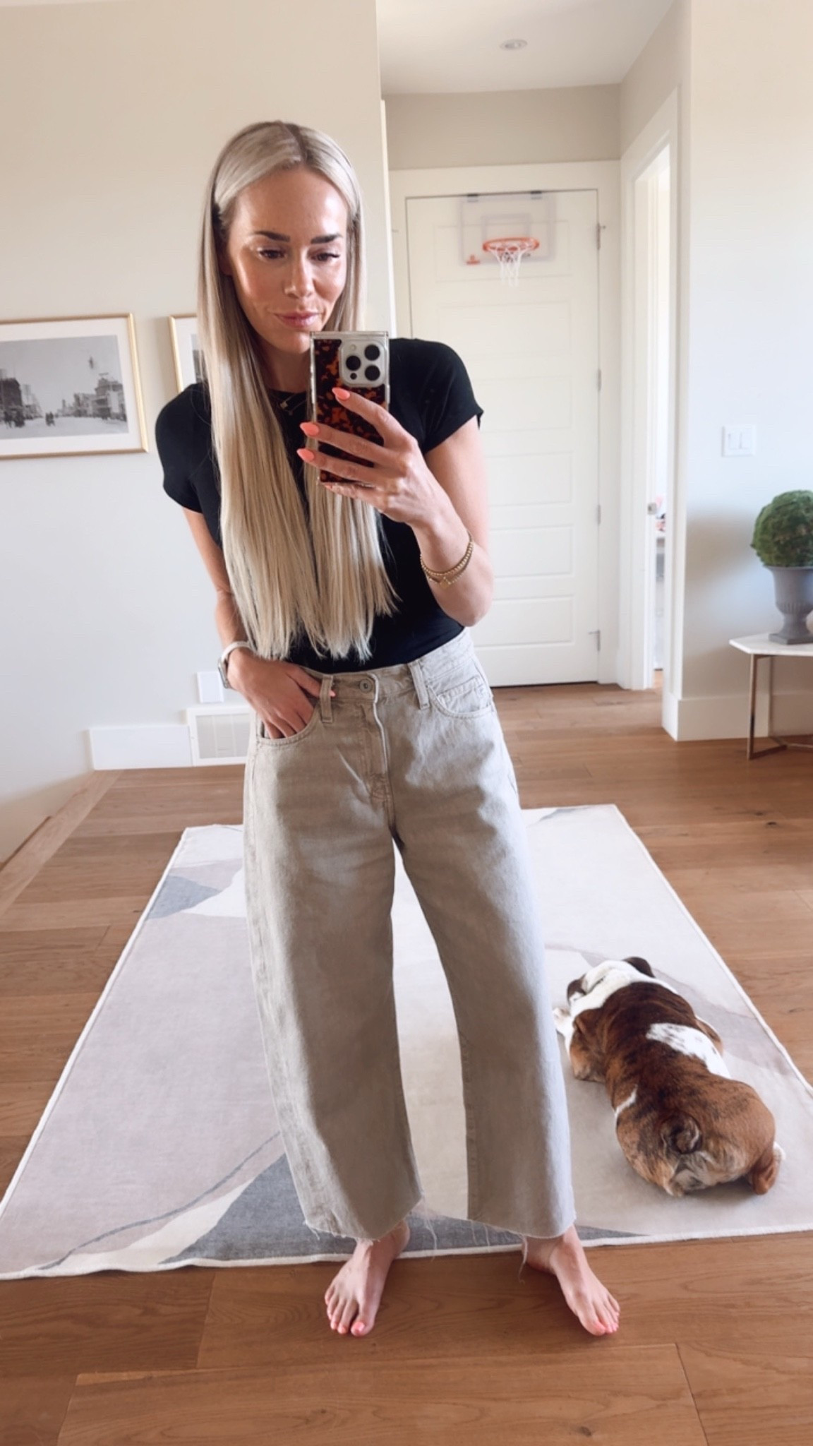 Love these taupe colored jeans! Perfect for the spring days you want a lighter wash that isn’t white! 👌

#LTKsummer #LTKstyletip