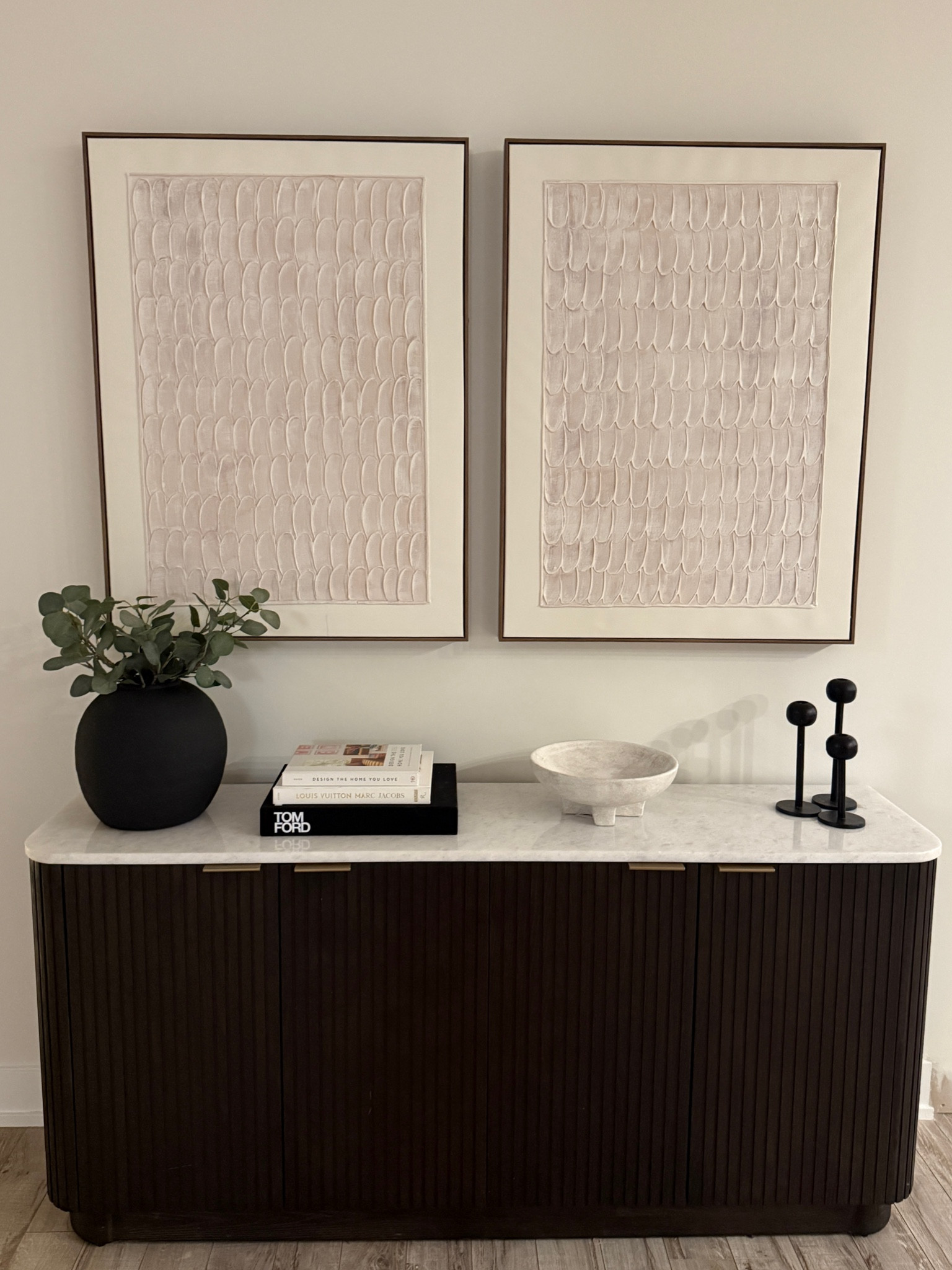 New console table area 

#newhome #interiordesign #homedecor 

#LTKStyleTip #LTKHome #LTKSaleAlert