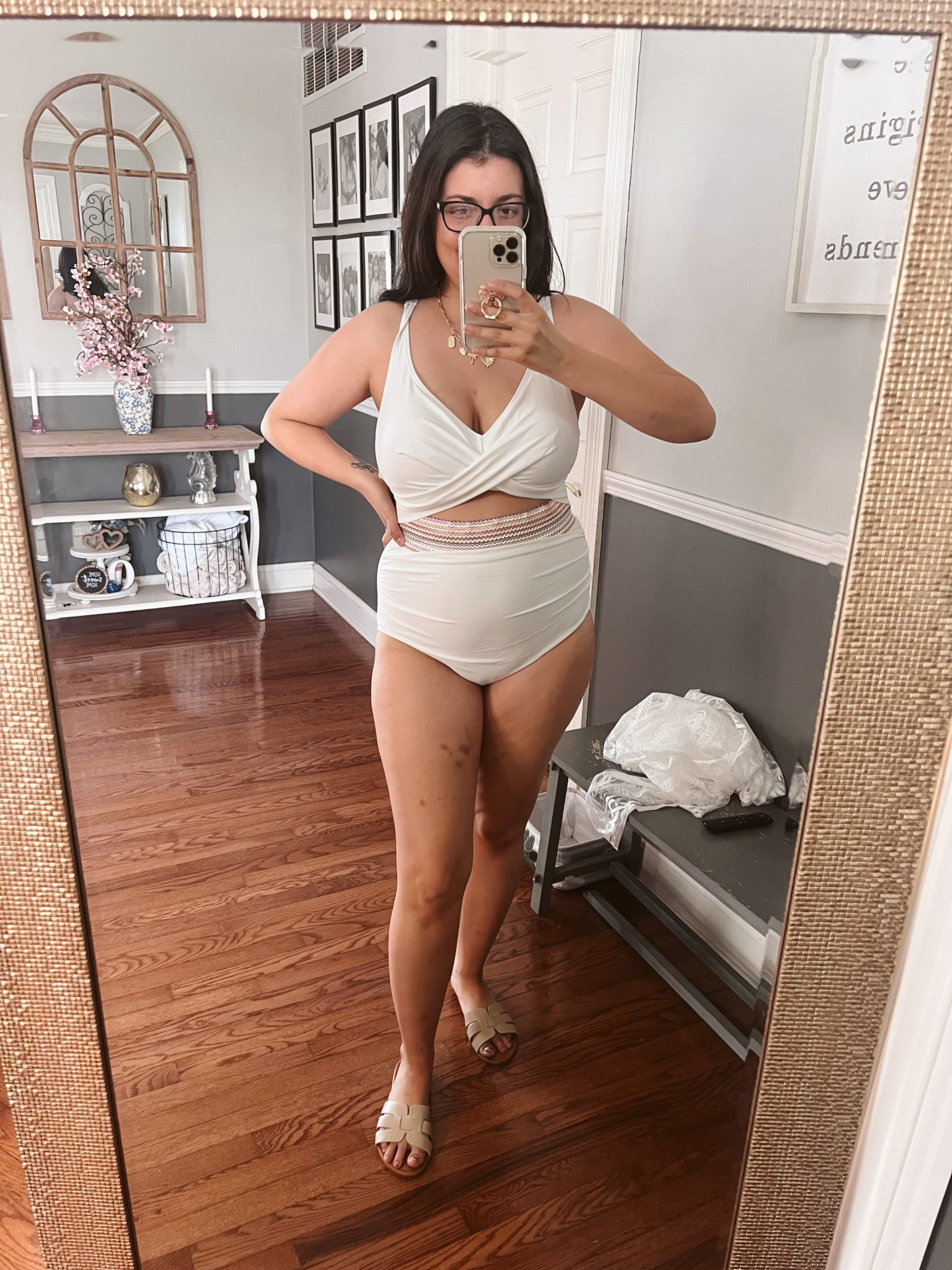 White one piece swim

#LTKSwim #LTKMidsize