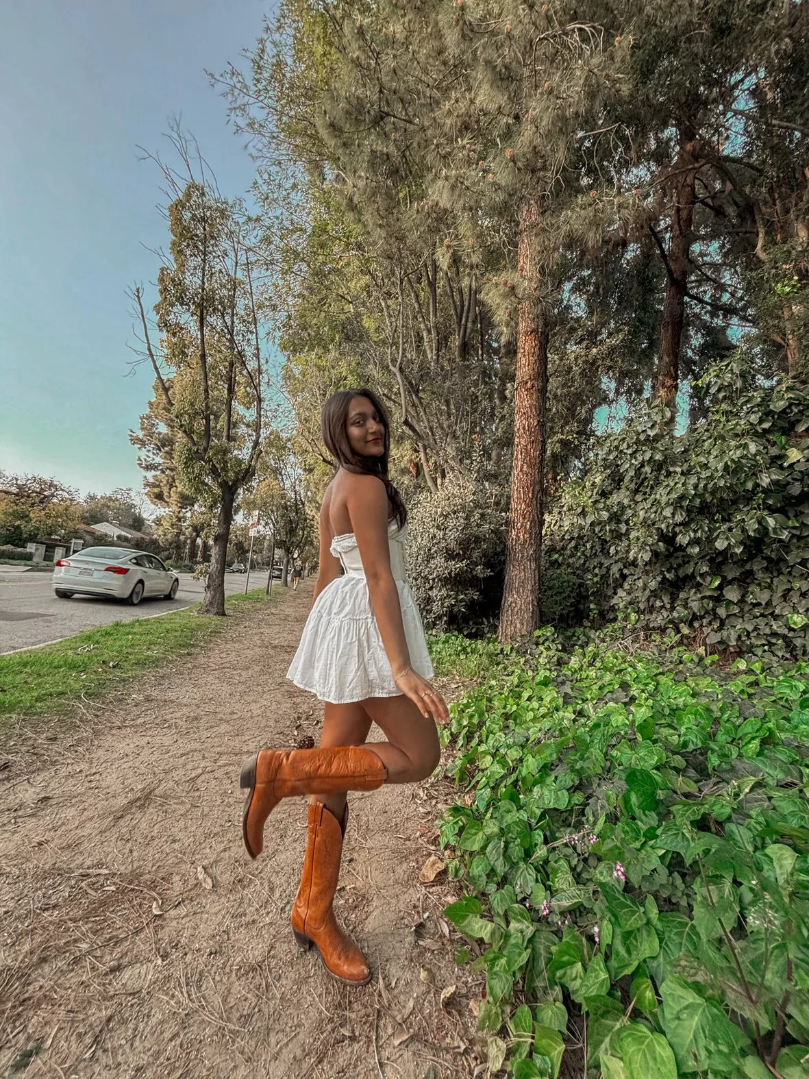 brown boots white dress How to wear a shirt in autumn || Fashionblog Berlin feminine shape that sits at a mini length How to Wear Cowboy Boots