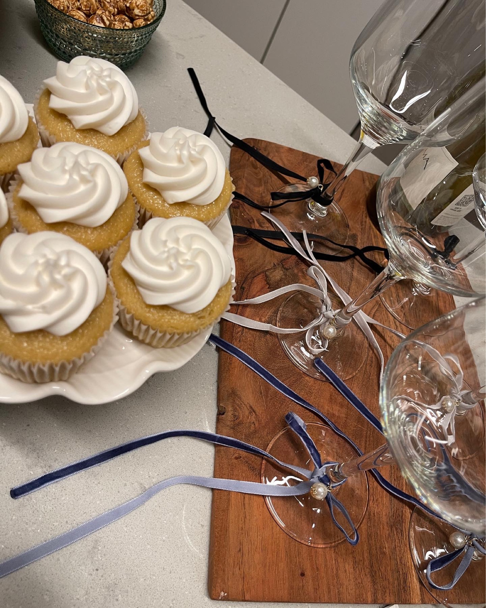 Bow aesthetic. Hair or wine glass bows with pearl 