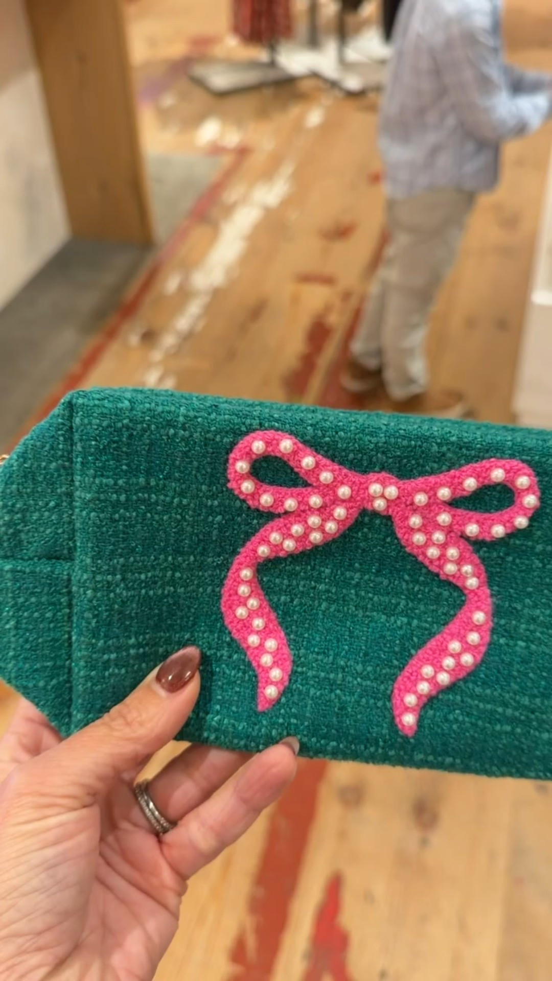 Laikyn said this bag is cute and would make a good makeup bag, pencil bag or really anything! Use code ASHLEE30 for 30% off

#LTKFindsUnder50 #LTKGiftGuide #LTKSaleAlert