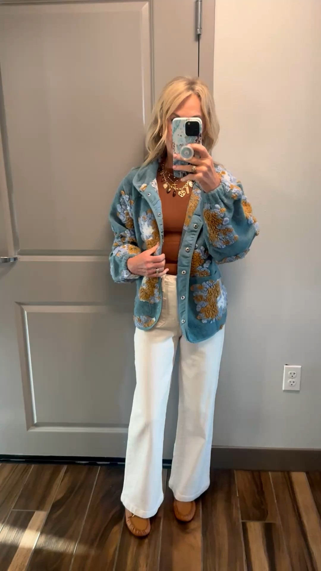 House hunting day 2. #ootd #springjacket #whitejeans 

#LTKOver40 #LTKPetite #LTKootd