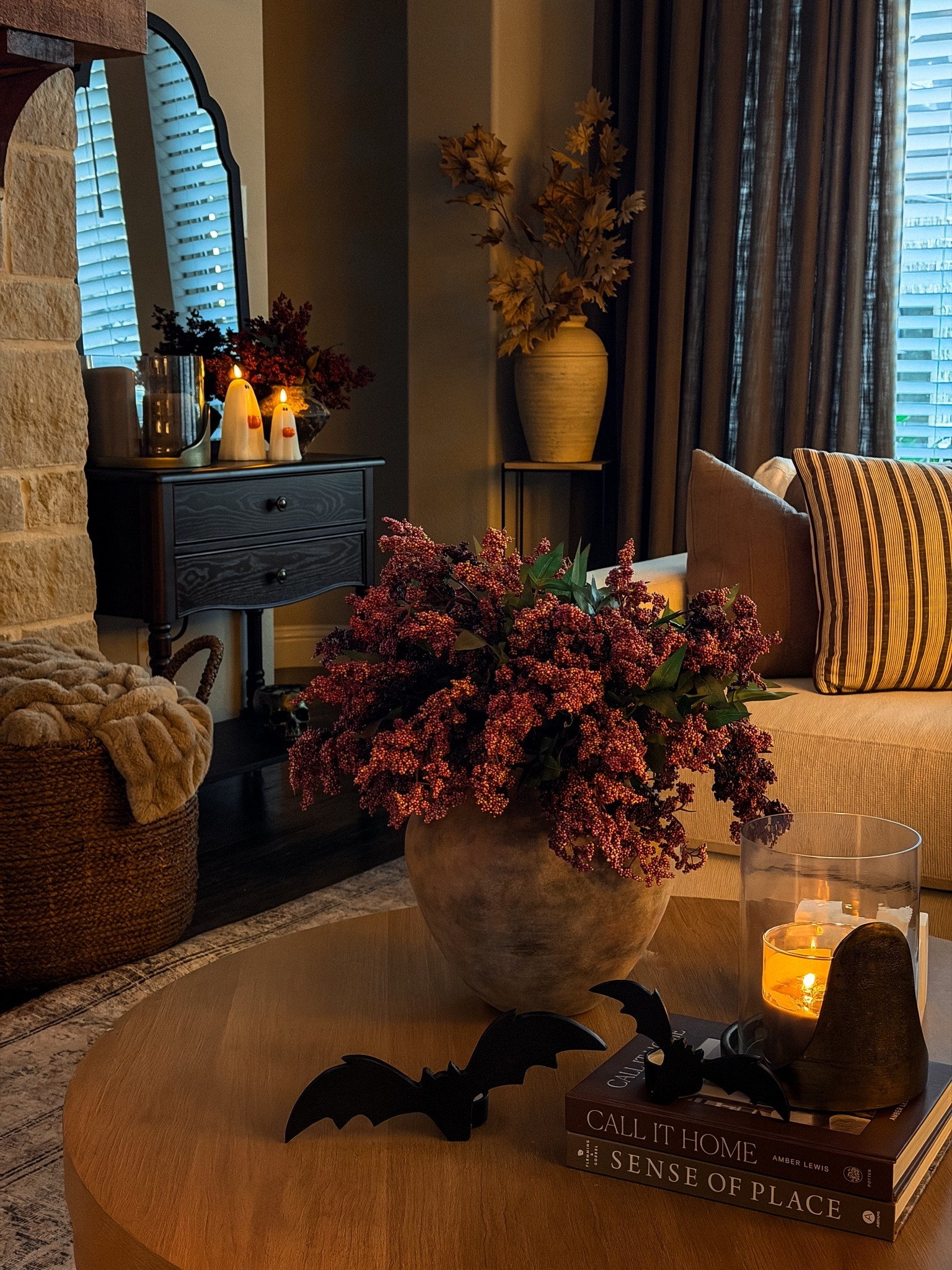 Fall movie night vibes 🍁🤎🖤 Fall living room with some subtle Halloween touches 
🥰🥰🥰