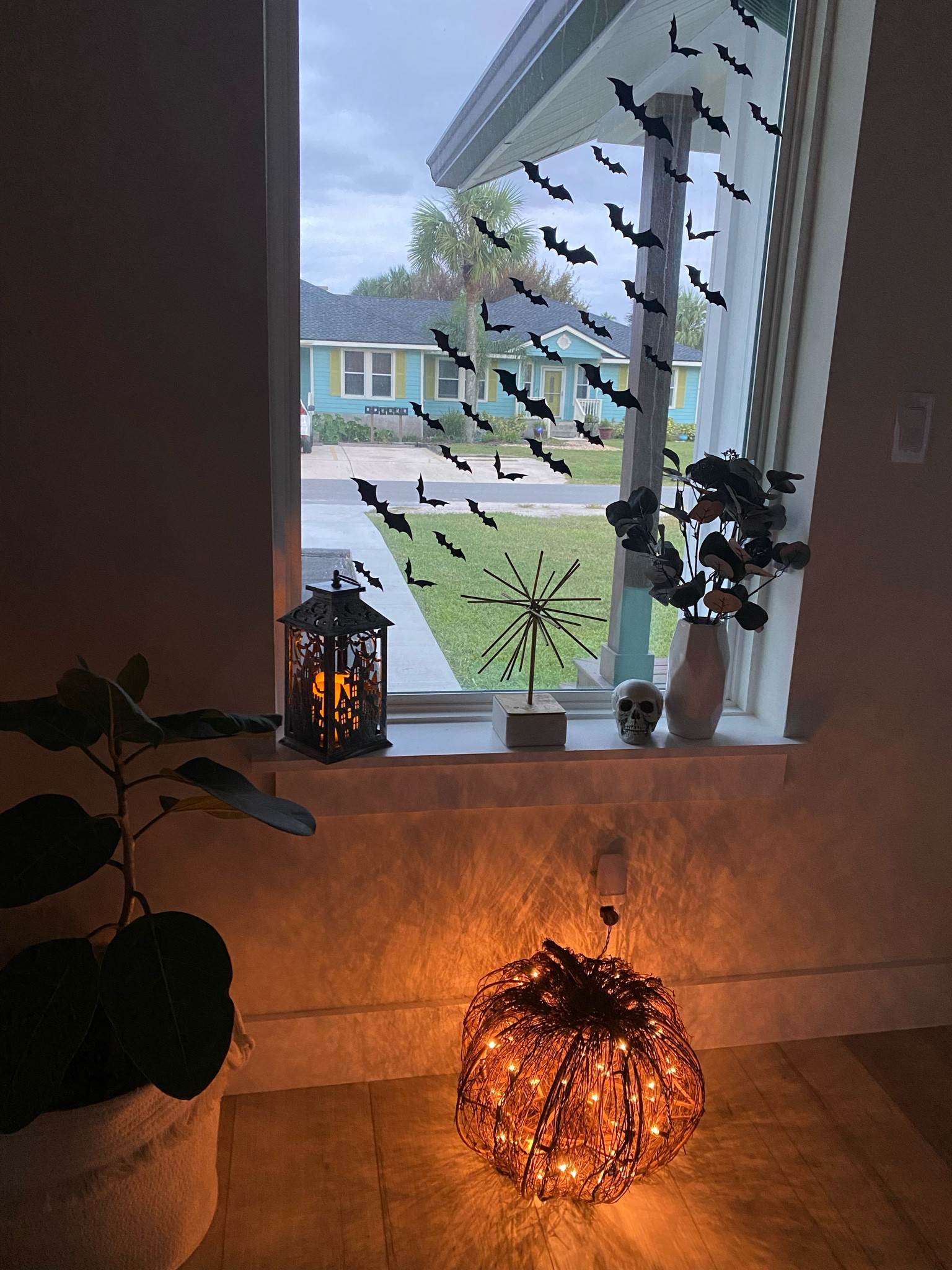 How fun are these adhesive 3D bats! Such a cute way to decorate for Halloween! 

#LTKHalloween #LTKSeasonal #LTKhome