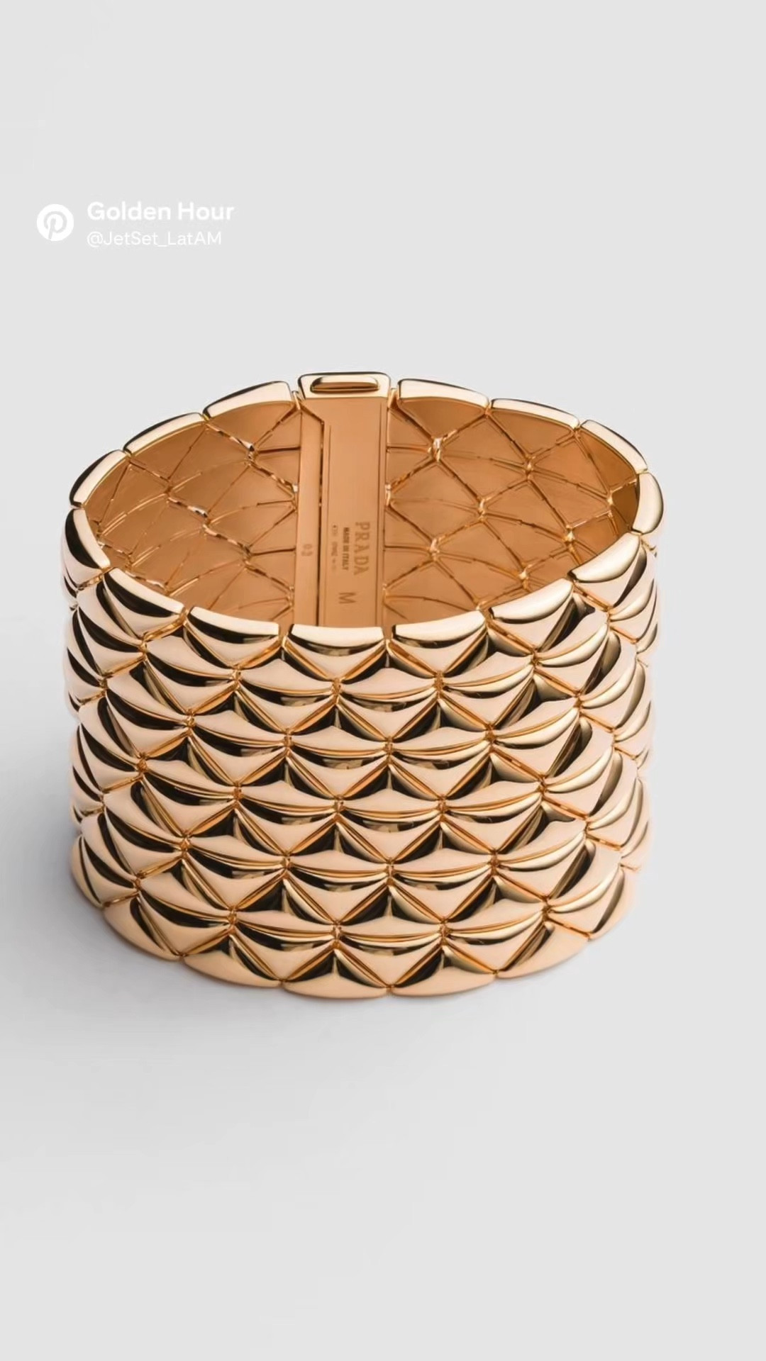 Prada Eternal Gold Cuff Bracelet | Luxury Jewelry Styling

Prada’s Eternal Gold cuff bracelet — a sculptural, modern statement piece crafted in polished gold. Perfect for luxury travel outfits, evening resort looks, and quiet-glam styling. Timeless Italian design curated by Jet Set LatAM.


#LTKHoliday #LTKGiftGuide #LTKCyberWeek