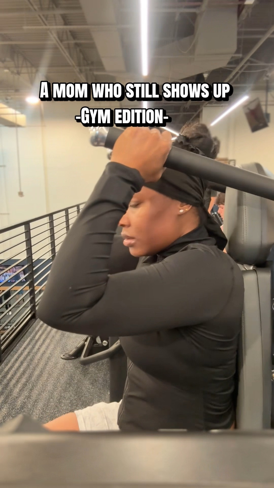 A mom who still shows up — gym edition. 💪🏾 No excuses. This is what consistency looks like when life is full. Quick core and ab circuit I’ve been doing lately 👇
📍Kettlebell swings
📍Battle ropes
📍Kettlebell press

You don’t need hours. You just need to show up. 🖤

Follow along — I post real workouts, real hair and real life. For the mom who still shows up.

#momswhoworkout #coreworkout #abworkout #gymlife #fitnessmom  

#LTKmomlife #LTKActive #LTKfitnessgoals