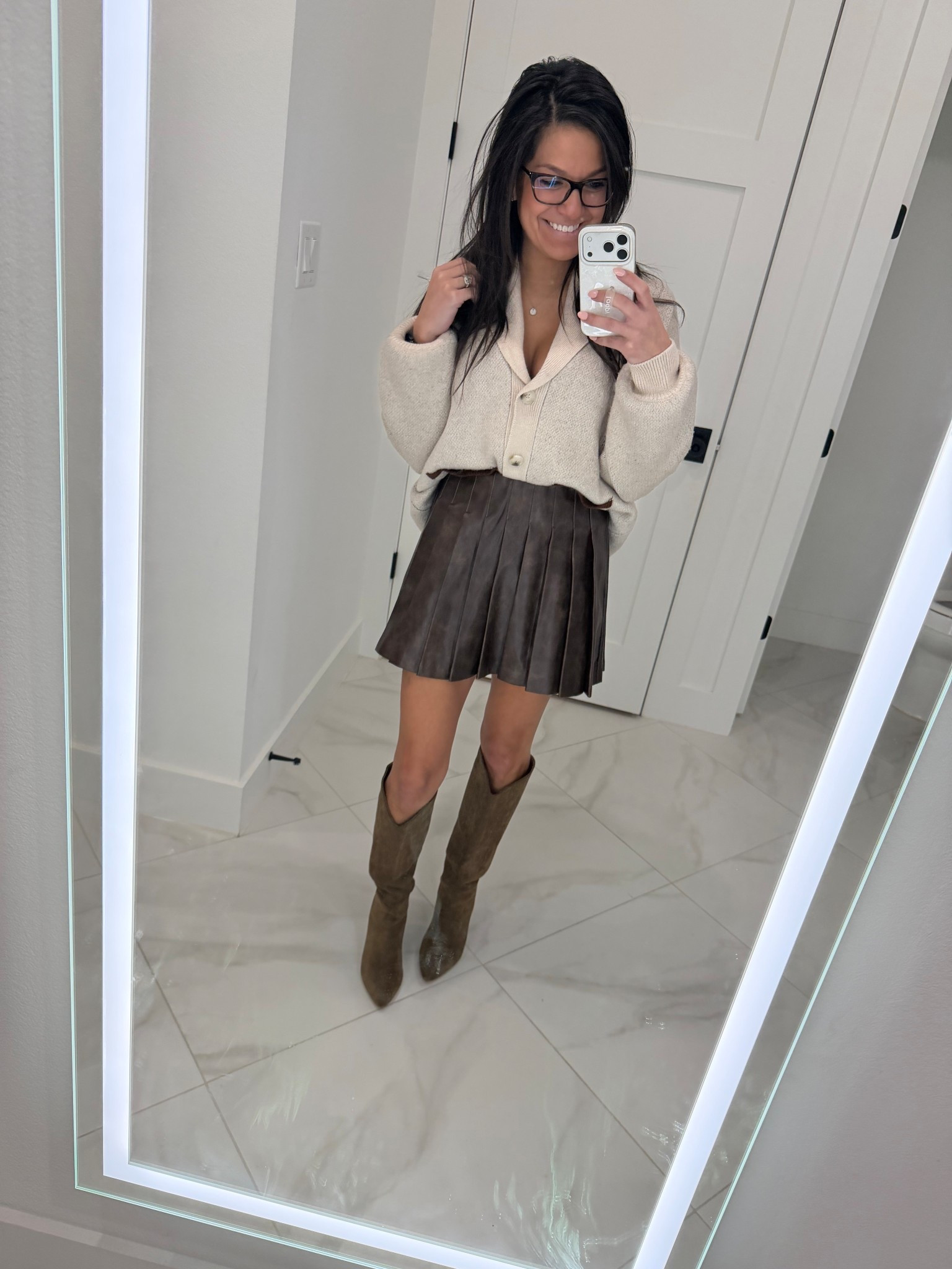 Date Night ✨🤍


#Vici #OOTD #DateNight 

#LTKWorkwear #LTKFindsUnder100 #LTKootd