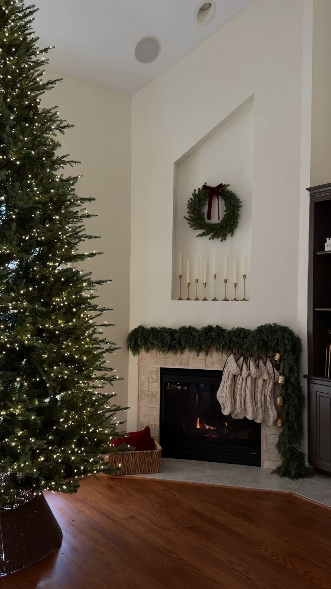 i wish christmas decor could stay up year round 😭

#LTKSeasonal #LTKHome #LTKHoliday