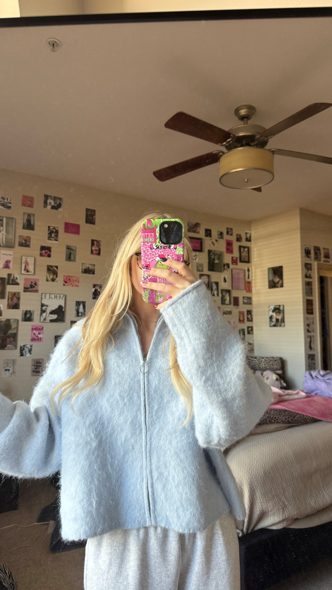 So FREAKING COZY! I sized up to a large for an oversized fit! 

#LTKGiftGuide #LTKSaleAlert #LTKHoliday