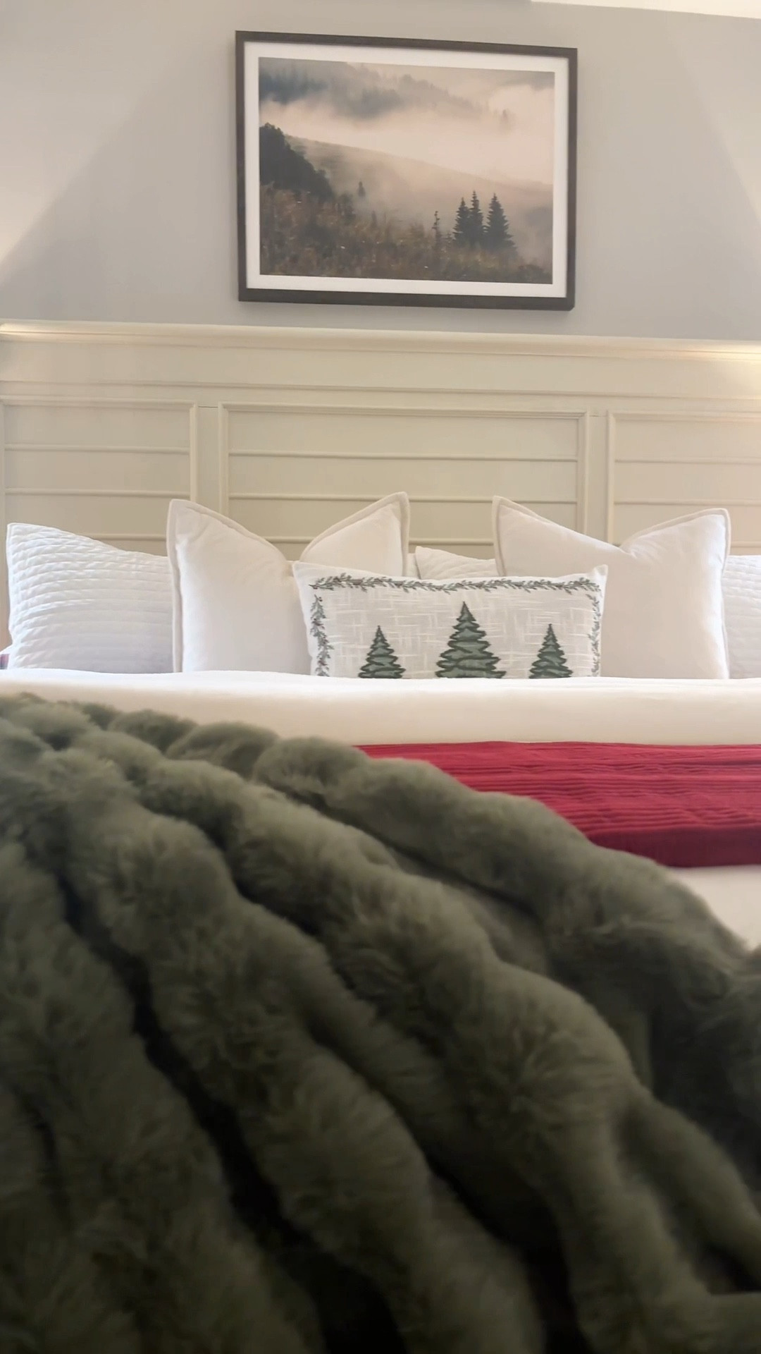 Christmas bedroom decor 🎄

#LTKStyleTip #LTKHome #LTKHoliday