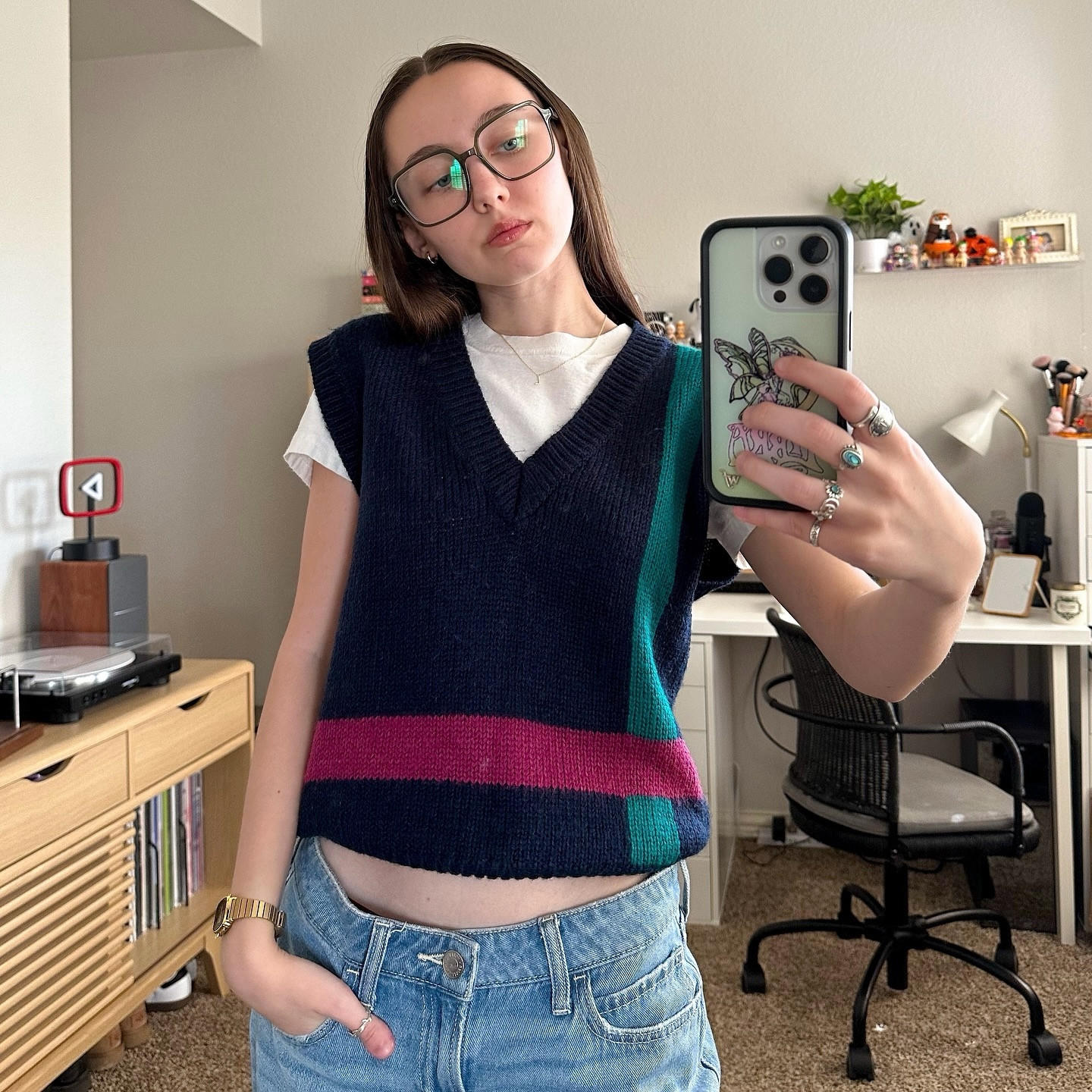 vest: thrifted kate allen
shirt: bdg
jeans: hollister