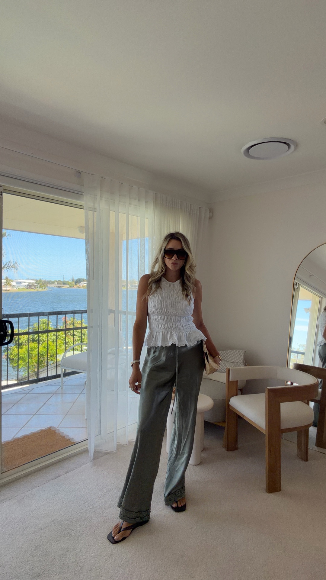 Sipping on some peppermint tea as I navigate through my Friday.

I'm wearing a size M for the pants from Vrg Grl. A size 10 for the white top from Faithfull and size 40 for the sandals from A.Emery (bought from Net-a-Porter) 

 

#LTKaustralia #LTKsummer #LTKstyletip