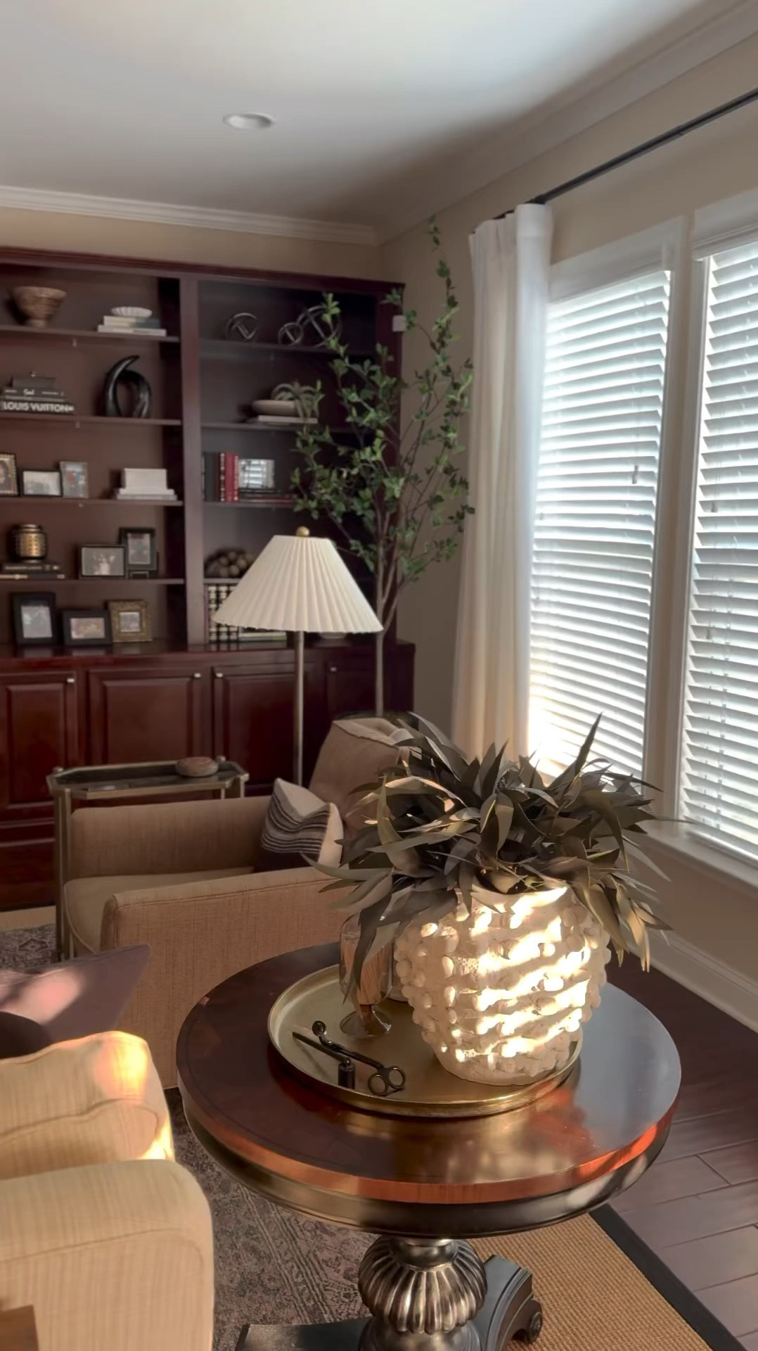 Golden hour is the best hour at home ✨