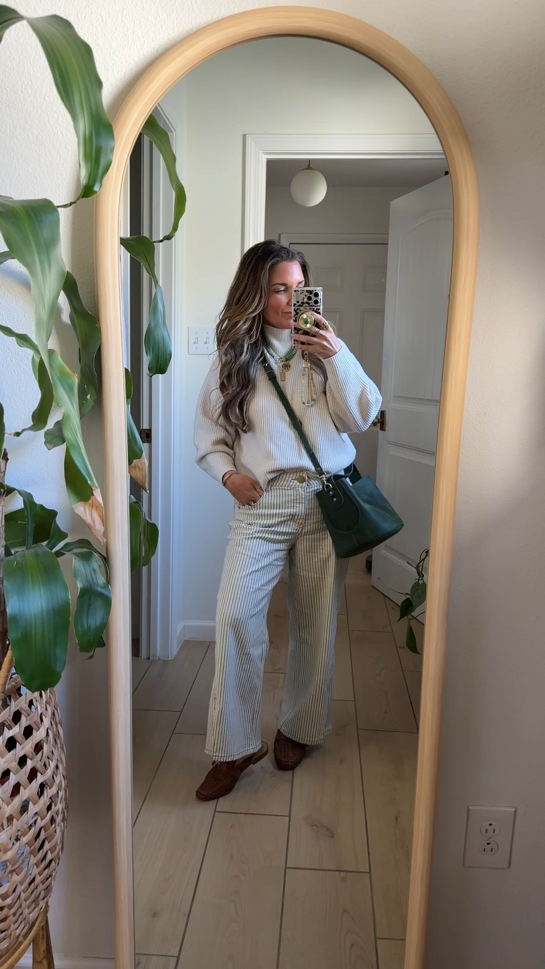 Church outfit of the day!!!! Obsessed with these pin striped pants!!! Looks so cute with a spring top too!! Wearing size 6 petite!! 



#LTKOver40 #LTKootd #LTKmomlife