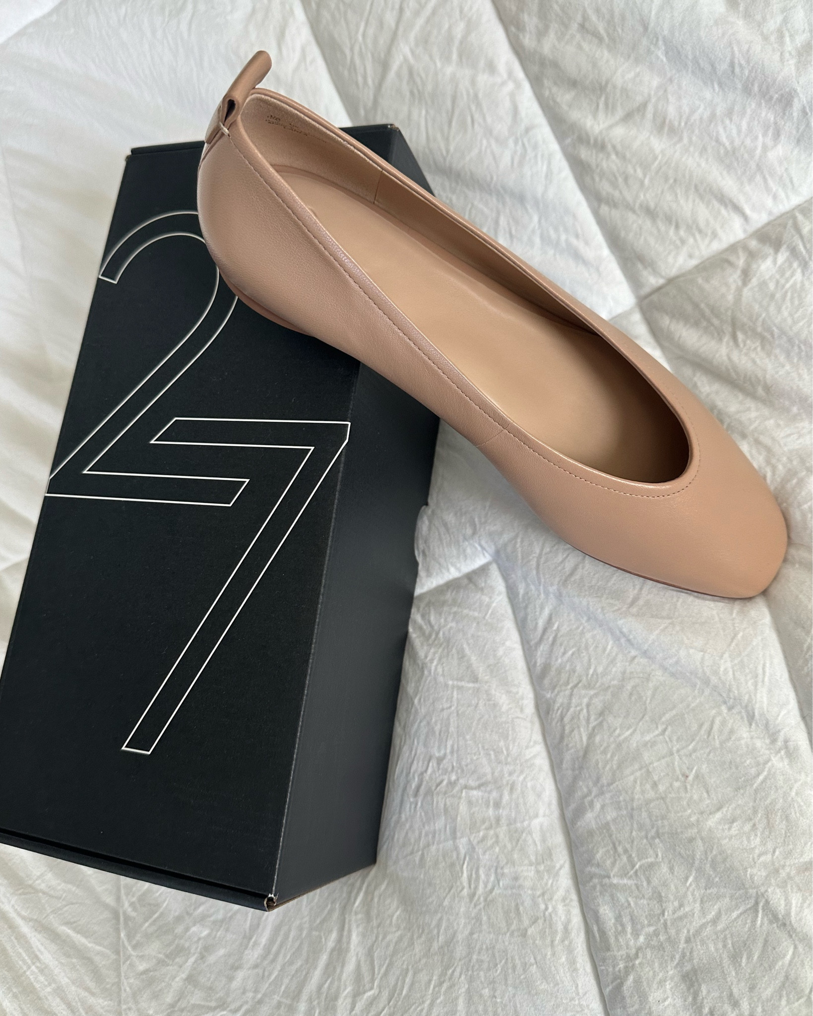 27 edit by naturalizer
Work weawork shoes
Ballet flats
Neutral shoes
Travel outfit
Spring outfit
Spring shoes
Travel shoes

#LTKtravel #LTKshoecrush #LTKover40