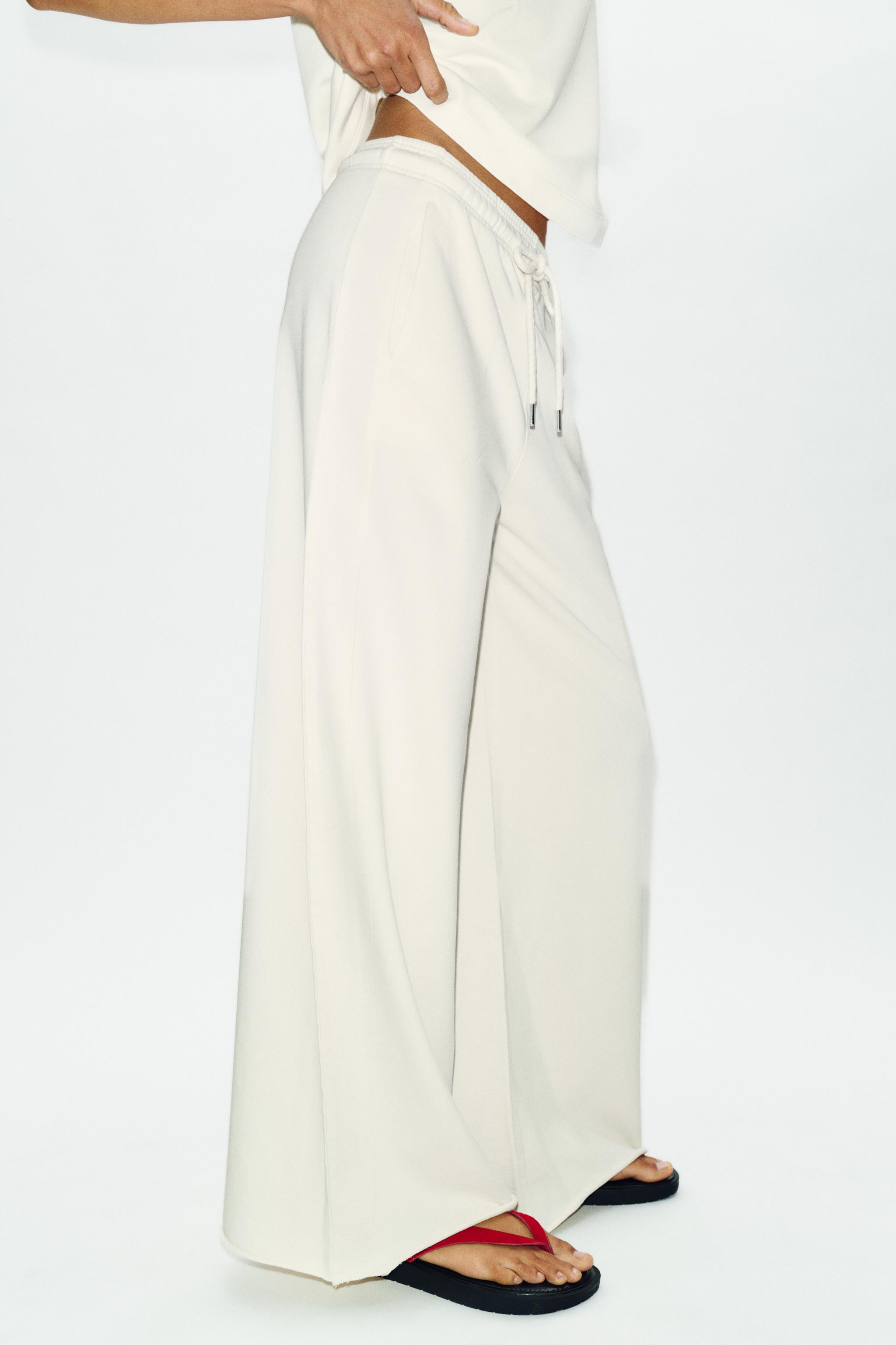 Trousers with a main fabric made from a cotton blend. Mid-waist with an elasticated drawstring wa... | Zara UK