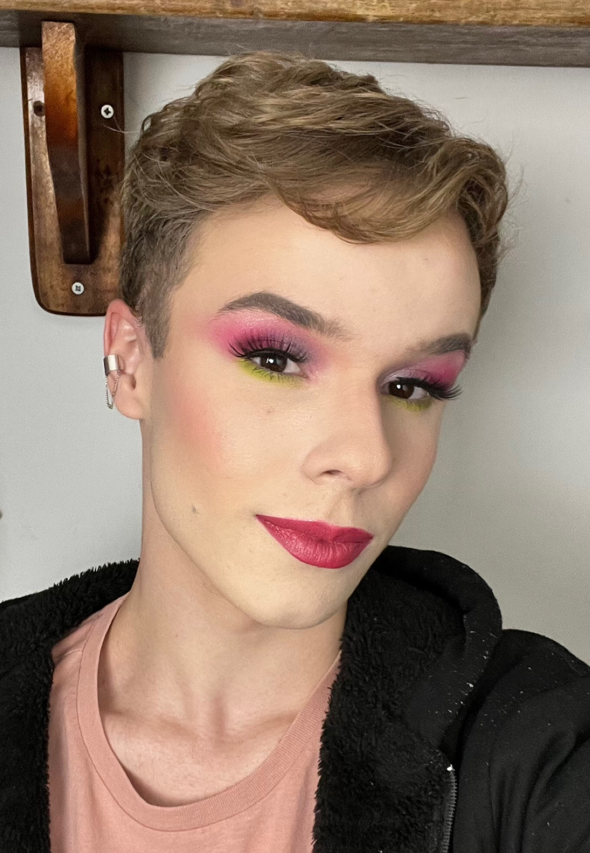 Maquiagem bem Barbiezinha 🩷🩷🩷
.
.
.
Fiz essa combinação de cores pois o rosa e o verde são cores que são consideradas complementares. Então quando se utiliza cores complementares juntas em um look, vai fazer com que chame muito mais atenção, por conta delas serem opostas no círculo cromático 🎨

#LTKbrasil #LTKbeauty #LTKFind