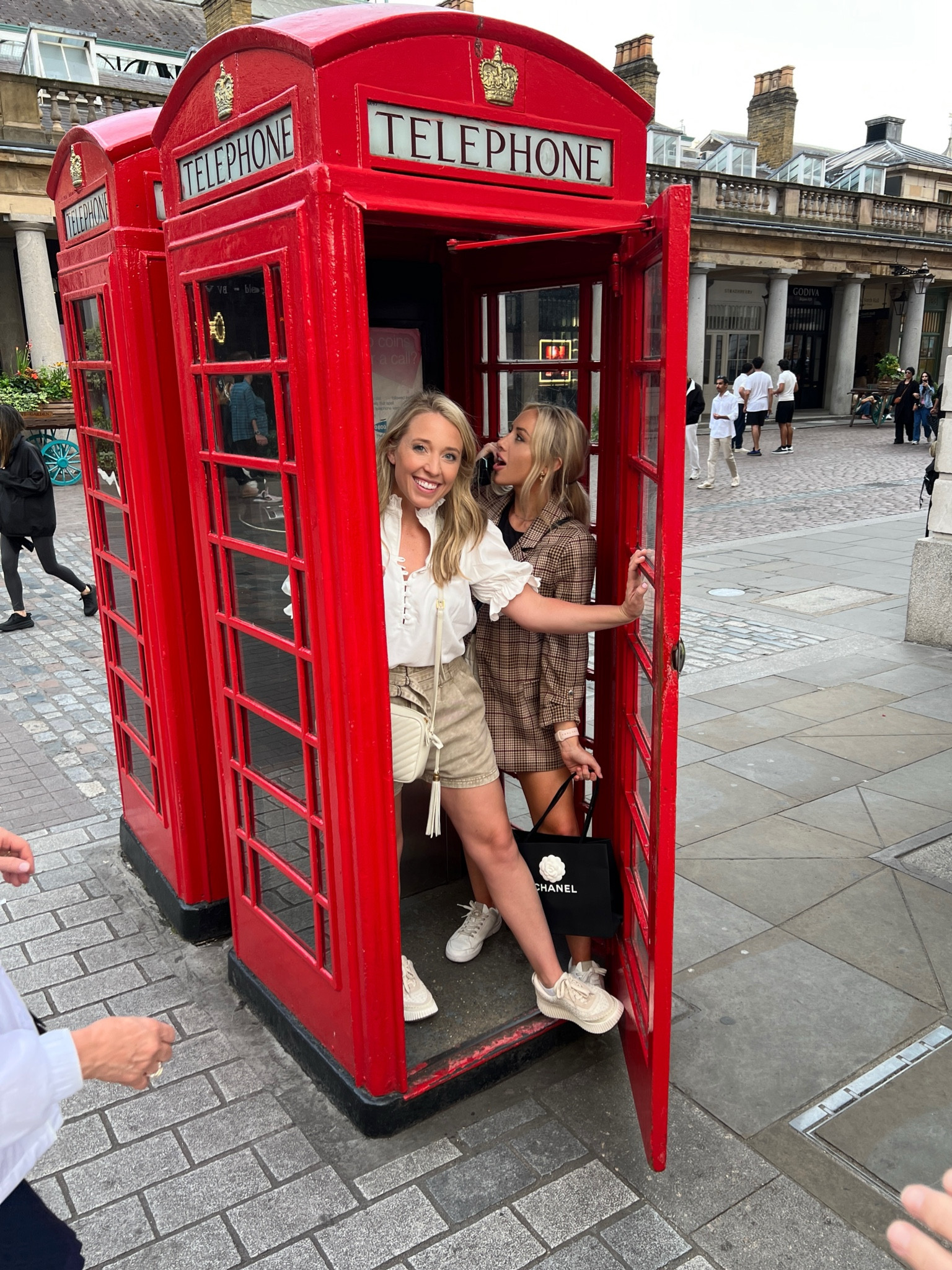 London Day two: sightseeing 

Travel look casual blouse walking shoes neutral shorts 

#LTKFind #LTKtravel #LTKshoecrush