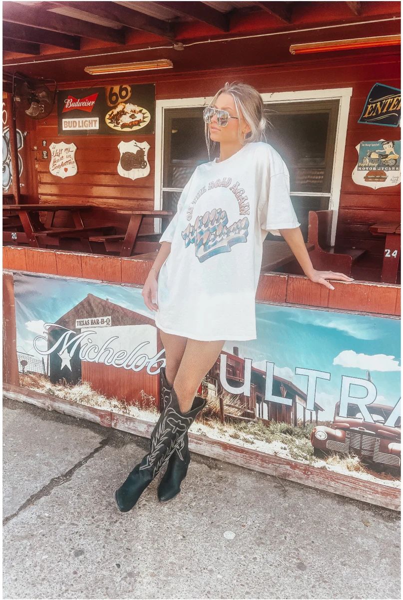 Willie Nelson On The Road Vintage Graphic Tee | Apricot Lane Boutique