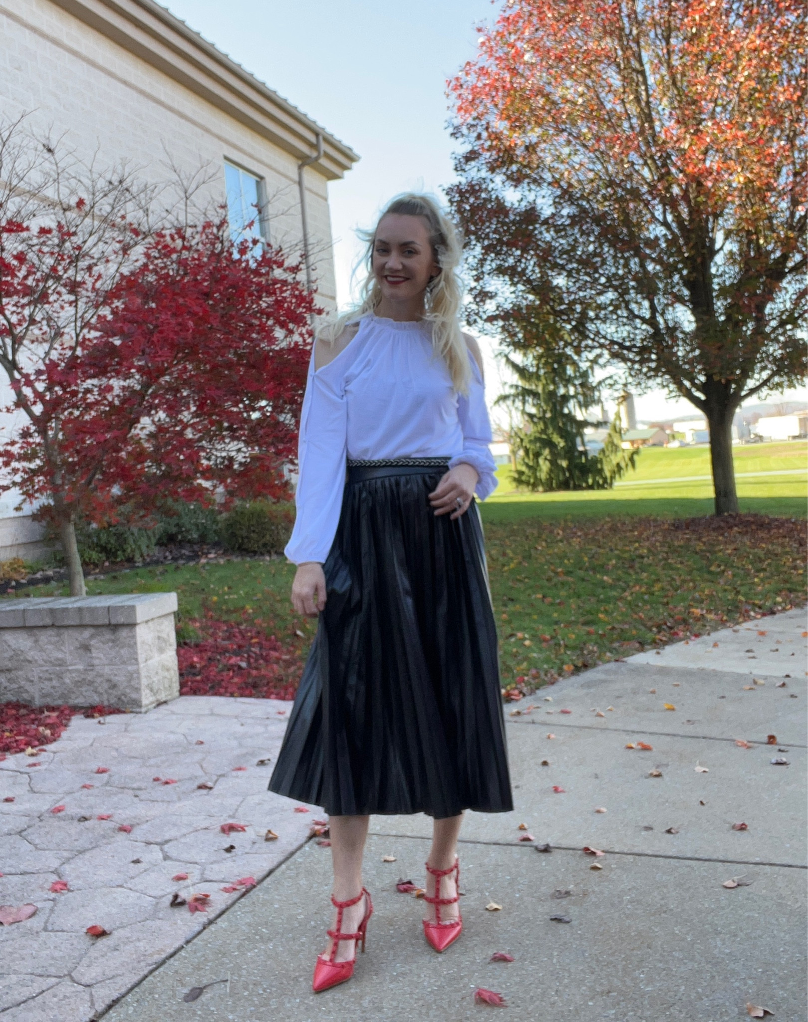 A holiday look that’s perfect for your Thanksgiving or Christmas get together ✨👠👌🏼 Pair a white blouse w/ your choice of a skirt or dress pants to instantly dress up the outfit! Throw on heels & accessories & you’re good to go 😌 

#LTKSeasonal #LTKstyletip #LTKHoliday