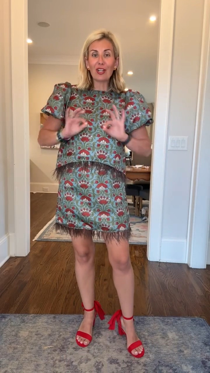 When I saw this set from gasped!! I knew I had to have it! ￼
Top - small
Skirt - medium 
@Avara


*code mixandmatch15 for 15% off 1st order